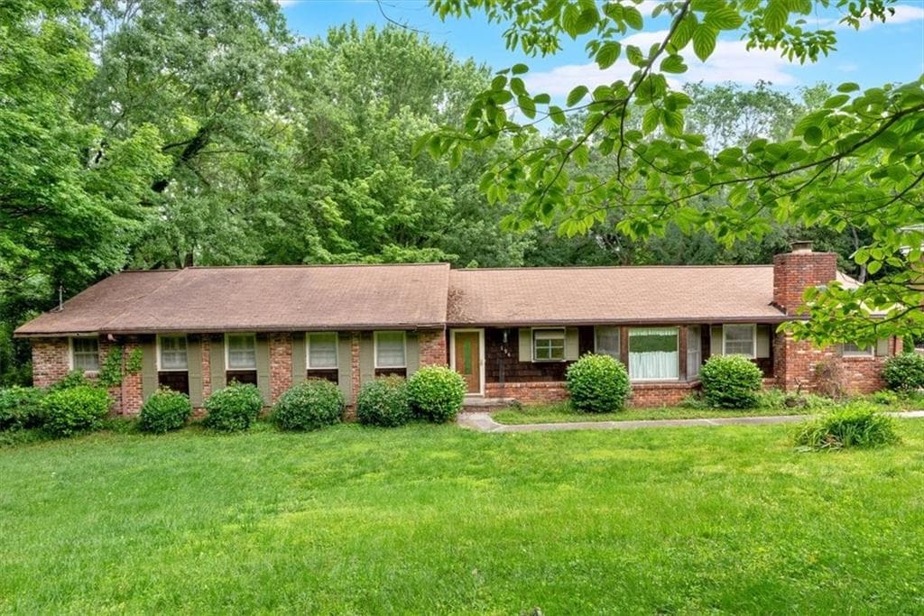 3 bedroom, 3 bathroom, 1,906 sq ft single family residence sold at 124 Chaseland Road, Atlanta, GA 30328
