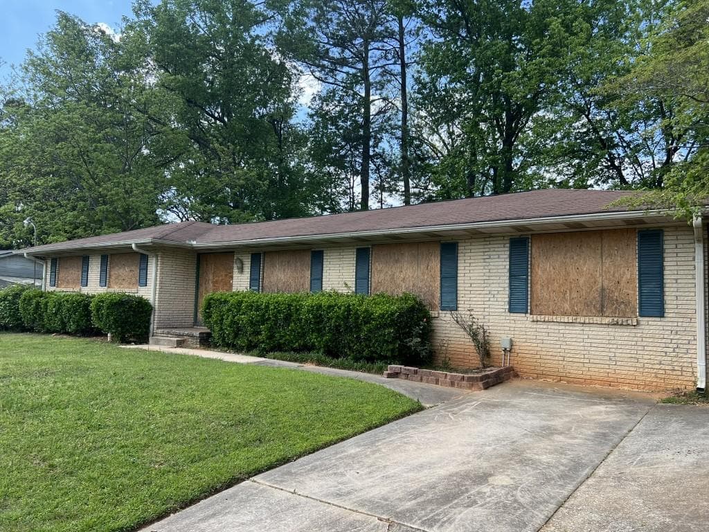 5 bedroom, 3 bathroom single family residence sold at 1692 Pheasant Drive, Jonesboro, GA 30238