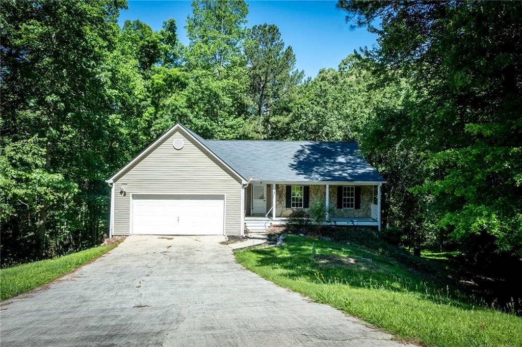 3 bedroom, 2 bathroom, 1,588 sq ft single family residence sold at 3013 Rockview Drive, Loganville, GA 30052
