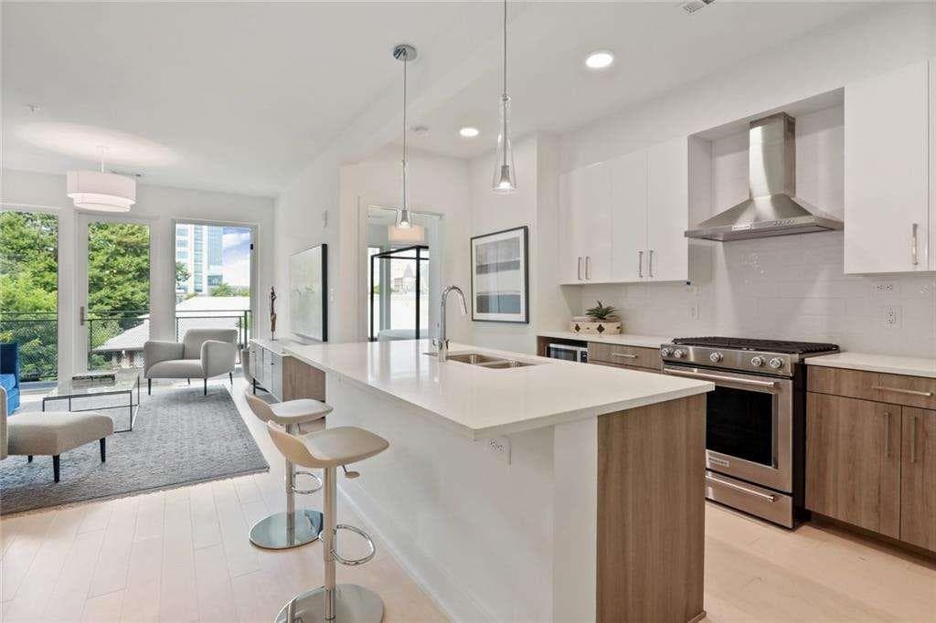 2 bedroom, 2 bathroom condominium sold at 775 Juniper Street 405, Atlanta, GA 30308