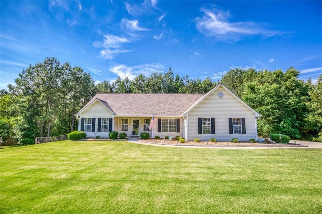 3 bedroom, 2 bathroom, 1,500 sq ft single family residence sold at 1015 Carriage Way, Loganville, GA 30052
