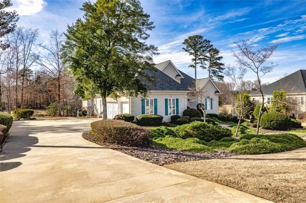 5 bedroom, 5 bathroom, 6,046 sq ft single family residence under contract at 35 Torrey Pines Court, Newnan, GA 30265 — photo 3