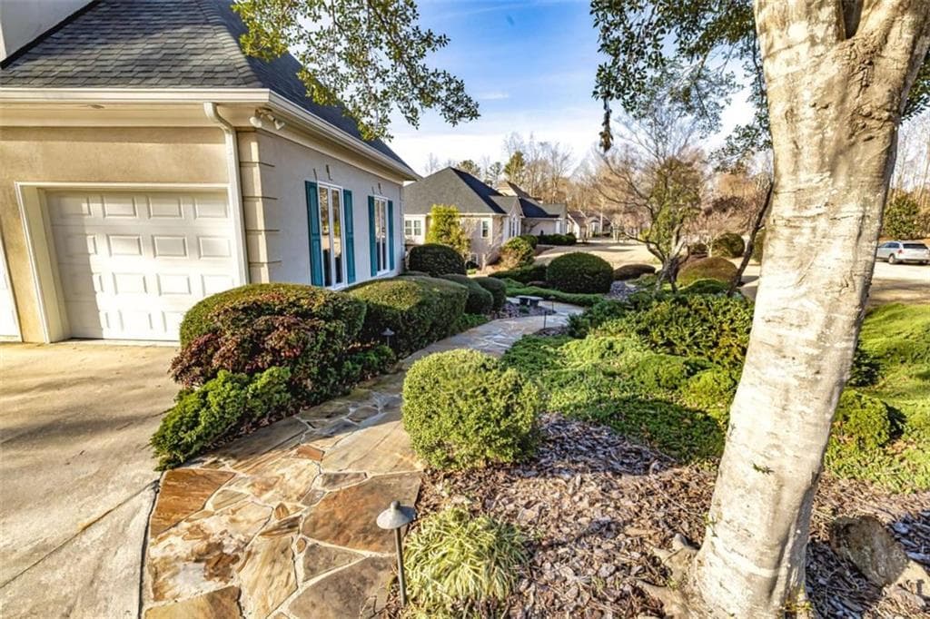 5 bedroom, 5 bathroom, 6,046 sq ft single family residence under contract at 35 Torrey Pines Court, Newnan, GA 30265 — photo 5