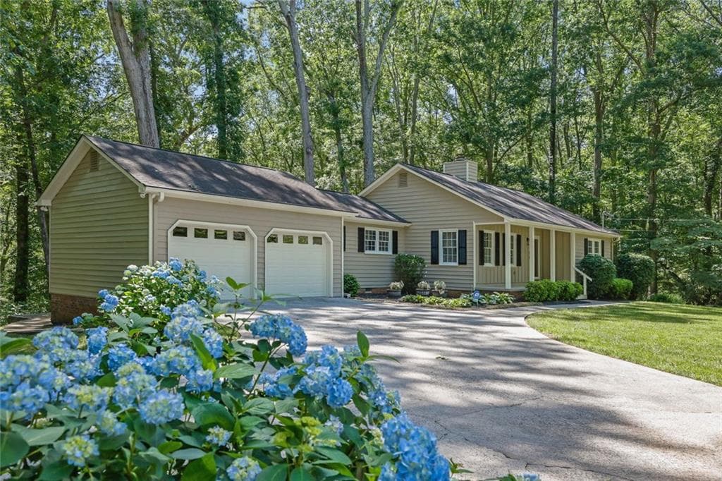 3 bedroom, 3 bathroom single family residence sold at 4516 Creekwood Circle, Kennesaw, GA 30152
