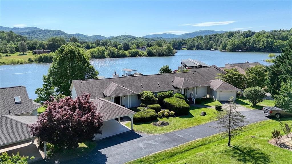 618 Shoreline Drive, Hiawassee, GA 30546 — most recent listing photo