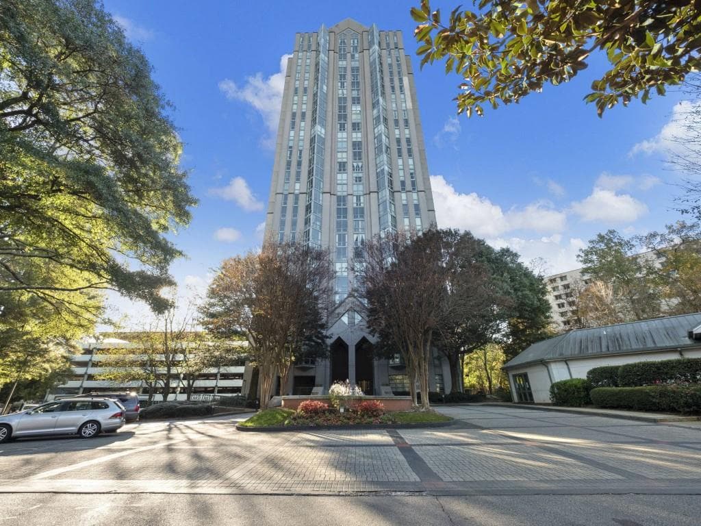 2 bedroom, 2 bathroom, 1,228 sq ft condominium under contract at 2870 Pharr Court South 1405, Atlanta, GA 30305