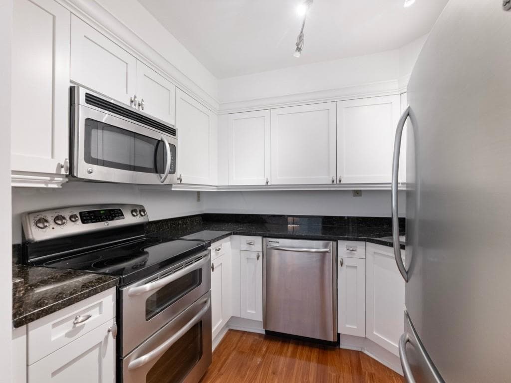 2 bedroom, 2 bathroom, 1,228 sq ft condominium under contract at 2870 Pharr Court South 1405, Atlanta, GA 30305 — photo 3
