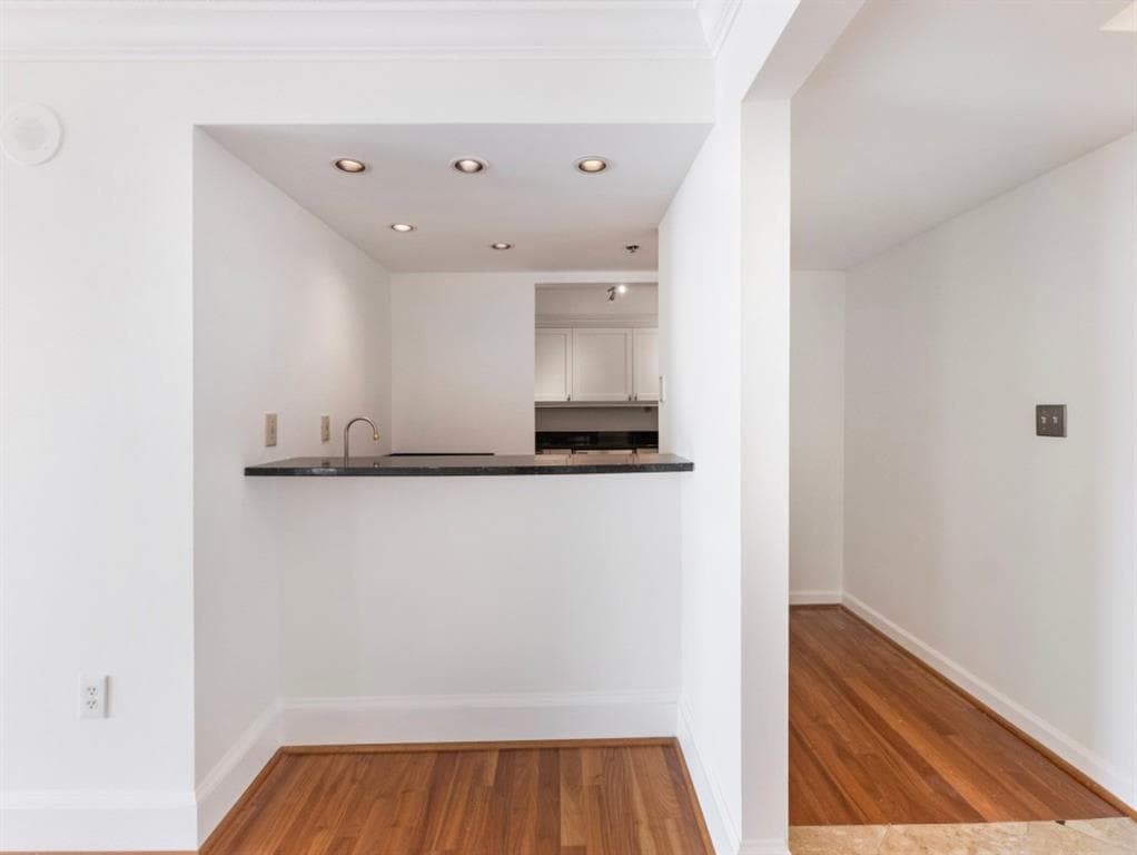 2 bedroom, 2 bathroom, 1,228 sq ft condominium under contract at 2870 Pharr Court South 1405, Atlanta, GA 30305 — photo 6