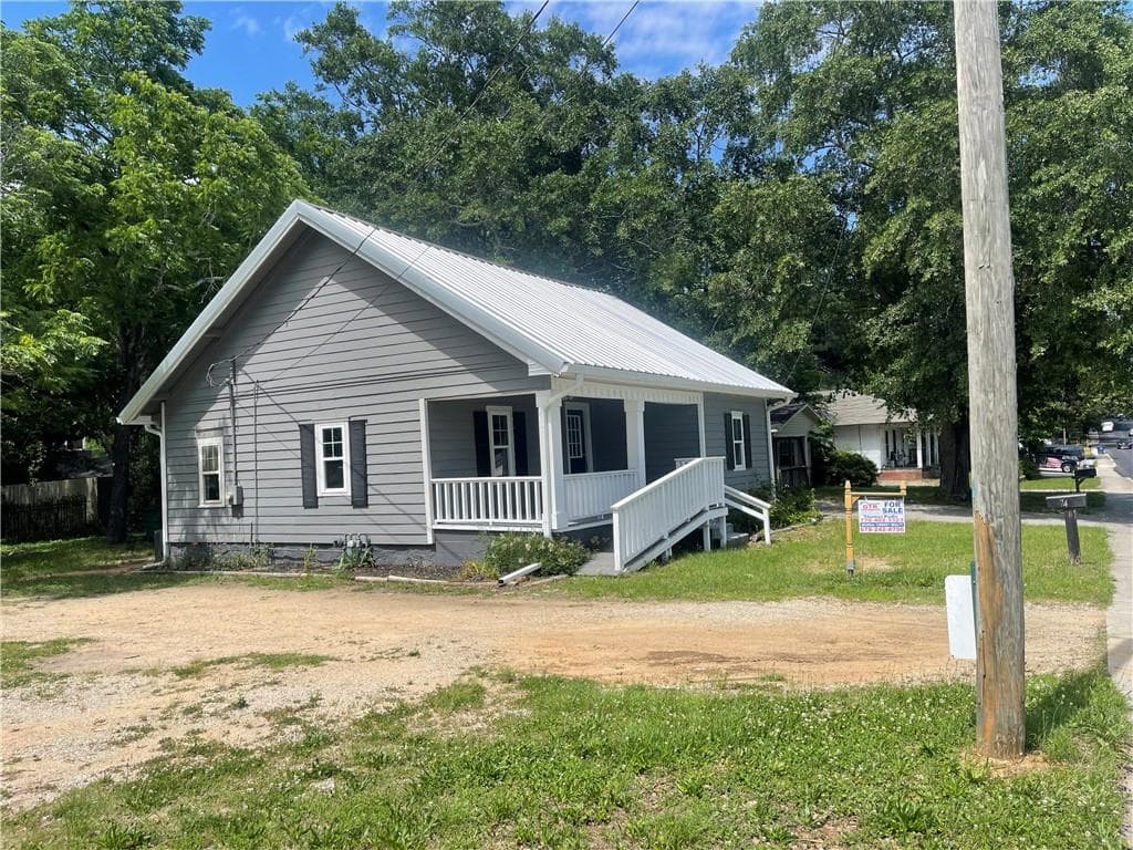 74 Martin Luther King Jr Drive, Winder, GA 30680 — most recent listing photo