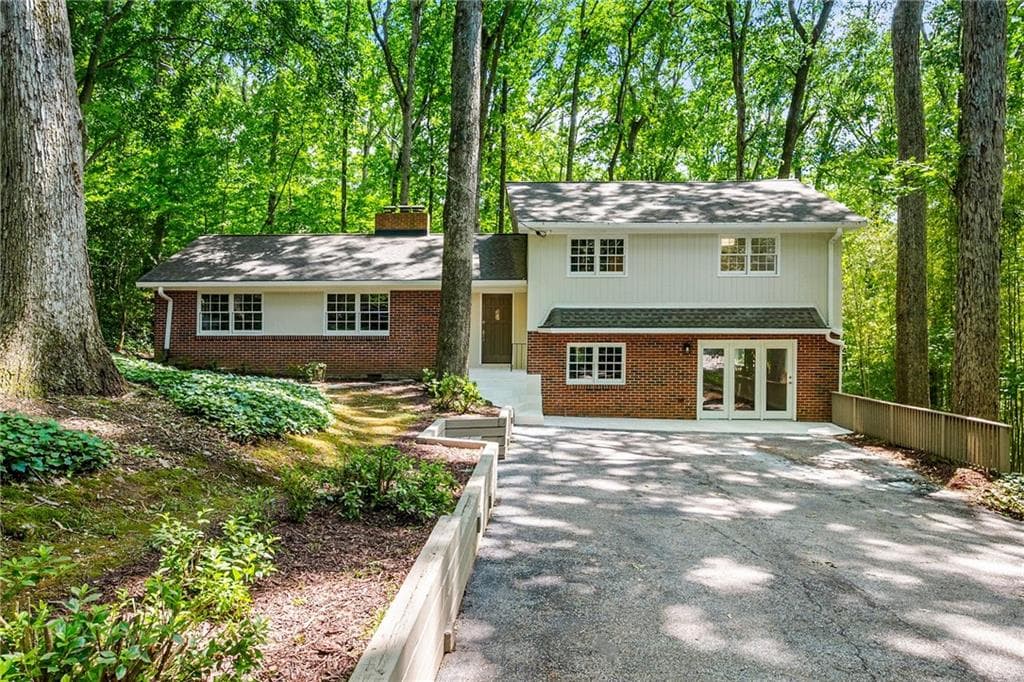 893 Vistavia Circle, Decatur, GA 30033 — most recent listing photo