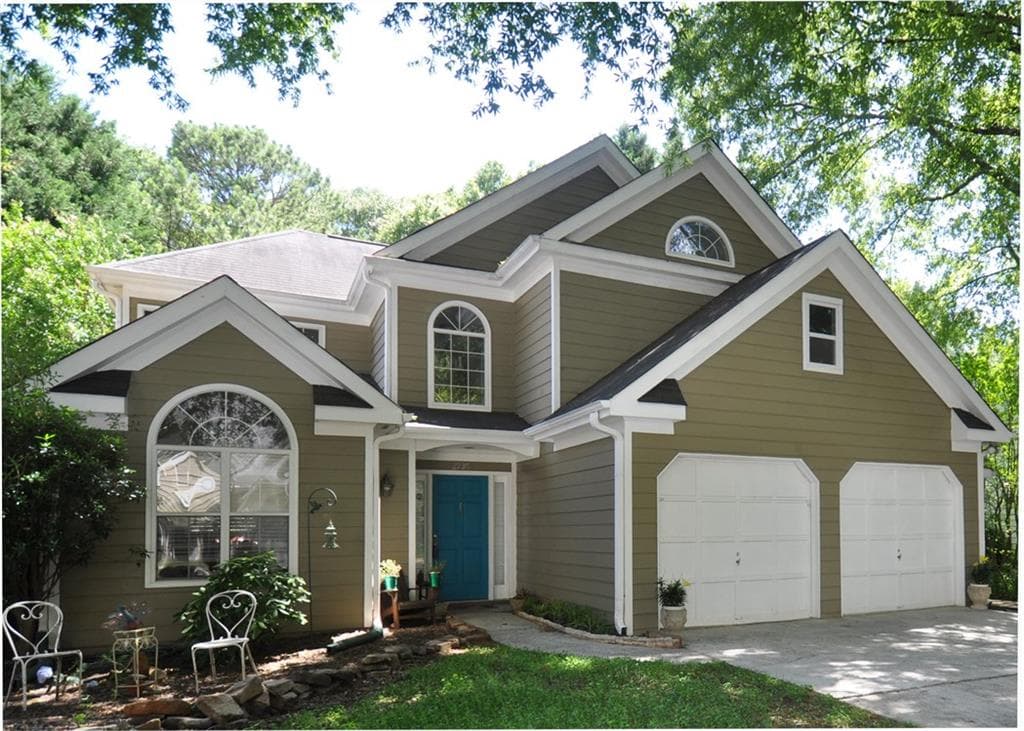 3 bedroom, 3 bathroom, 1,748 sq ft single family residence sold at 2735 Royal Bluff, Decatur, GA 30030