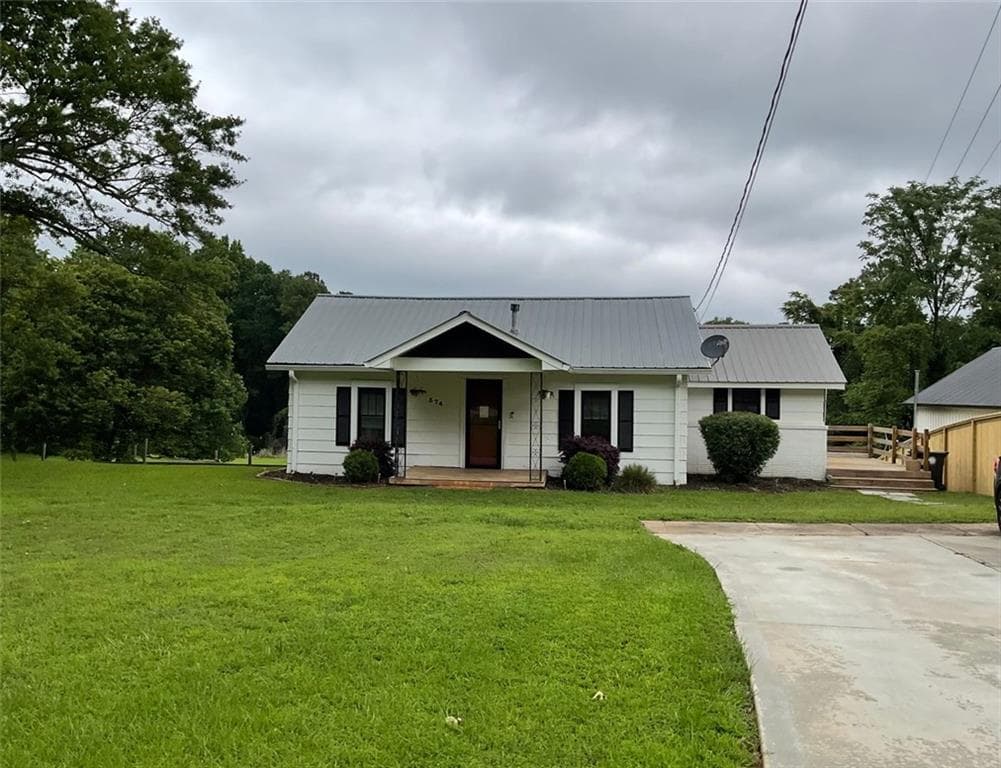 574 LAKEVIEW Drive, Gainesville, GA 30501 — most recent listing photo
