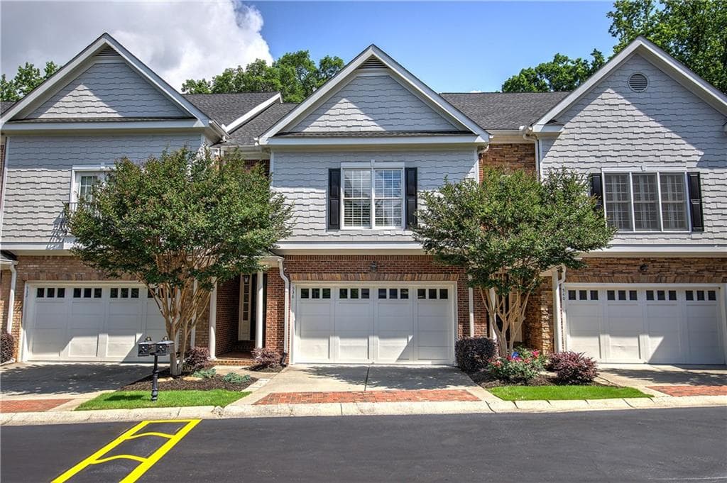 4 bedroom, 4 bathroom, 3,034 sq ft townhouse sold at 5492 Glenridge Drive 536, Atlanta, GA 30342