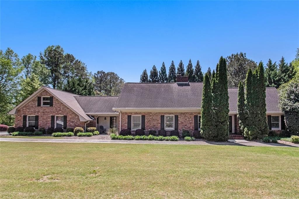 6 bedroom, 5 bathroom, 4,633 sq ft single family residence sold at 1935 Northbrooke Lane, Dunwoody, GA 30338