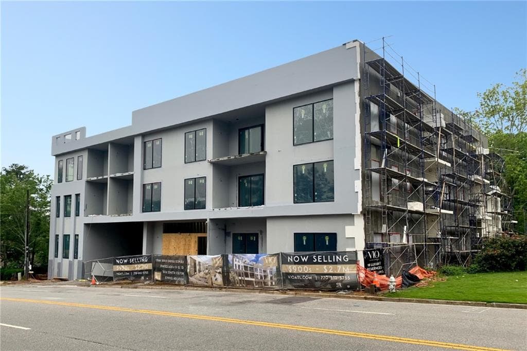 2 bedroom, 3 bathroom, 1,630 sq ft condominium under contract at 318 Sandy Springs Circle 150, Atlanta, GA 30328 — photo 8