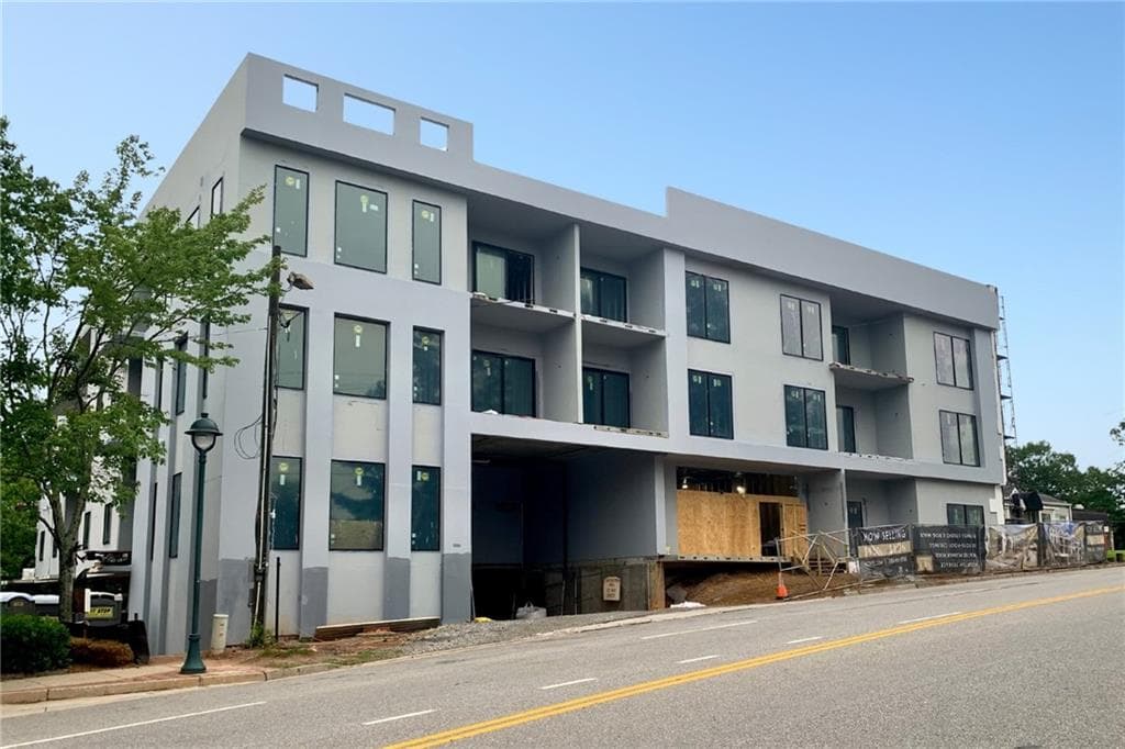 2 bedroom, 3 bathroom, 1,630 sq ft condominium under contract at 318 Sandy Springs Circle 150, Atlanta, GA 30328 — photo 9
