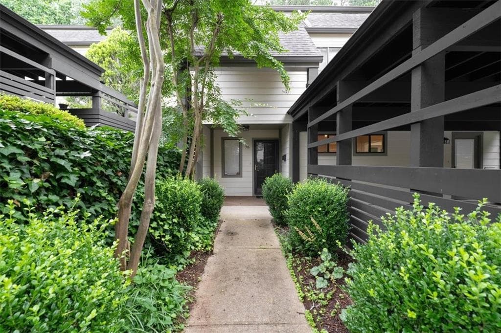 3 bedroom, 3 bathroom, 2,113 sq ft townhouse sold at 76 Forrest Place, Atlanta, GA 30328