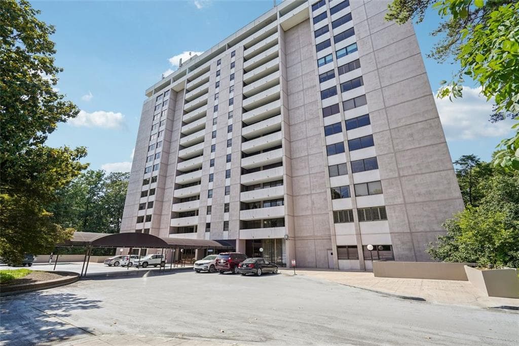 2 bedroom, 2 bathroom, 1,527 sq ft condominium sold at 3530 Piedmont Road 2I, Atlanta, GA 30305