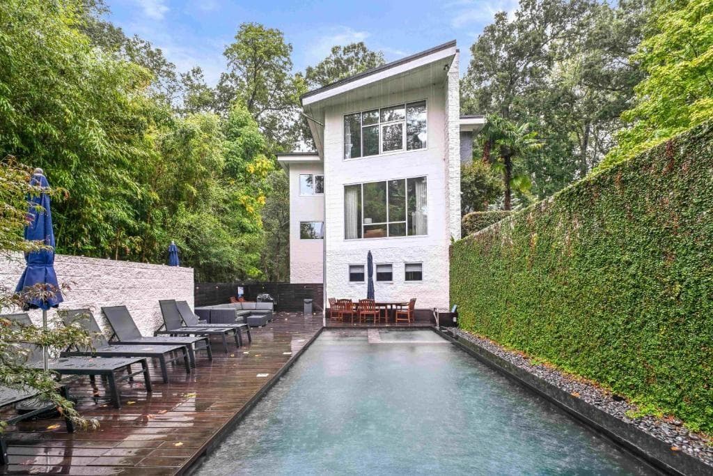 5 bedroom, 4 bathroom, 2,548 sq ft single family residence for rent at 1960 Tall Tree Drive, Atlanta, GA 30324 for $16,500 a month — photo 5