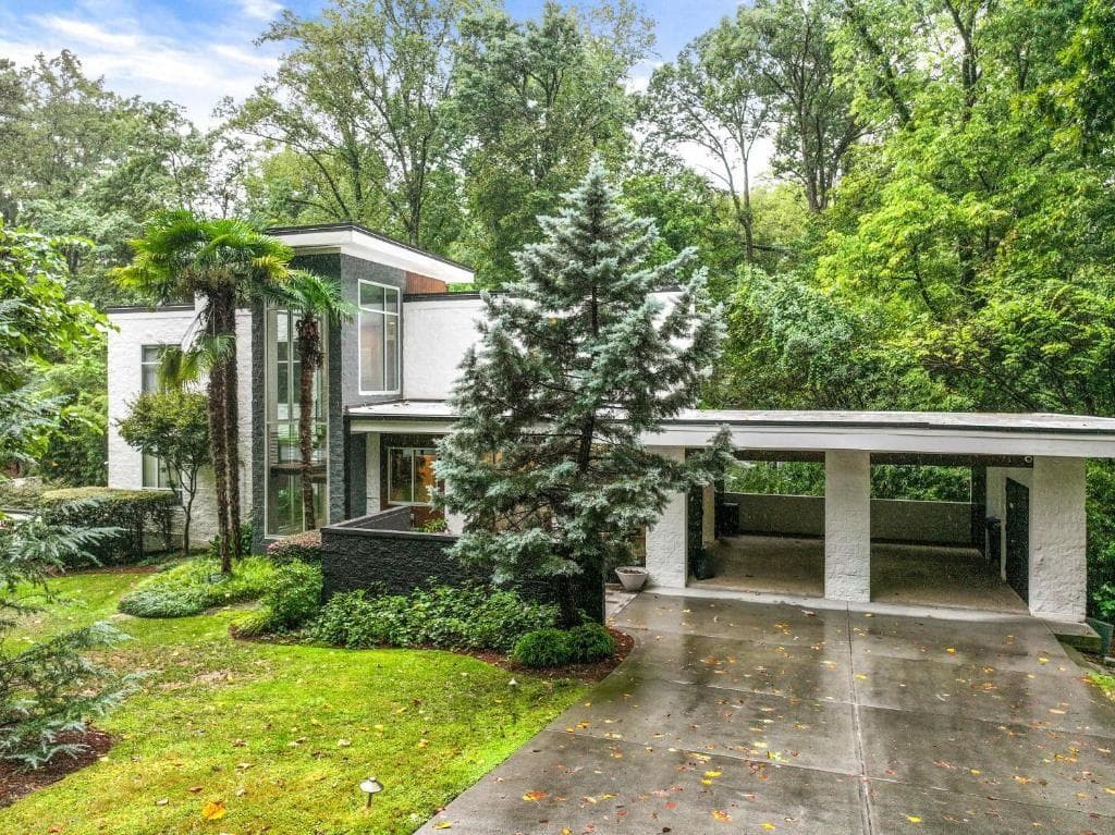 5 bedroom, 4 bathroom, 2,548 sq ft single family residence for rent at 1960 Tall Tree Drive, Atlanta, GA 30324 for $16,500 a month — photo 6