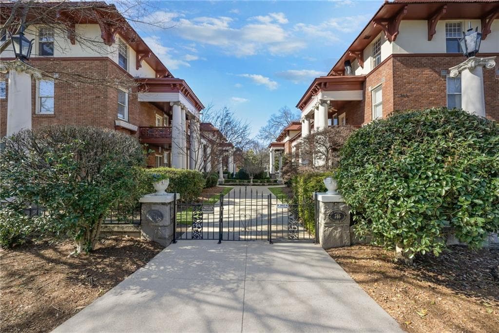 2 bedroom, 1 bathroom, 943 sq ft condominium sold at 746 N Highland Avenue 7, Atlanta, GA 30306