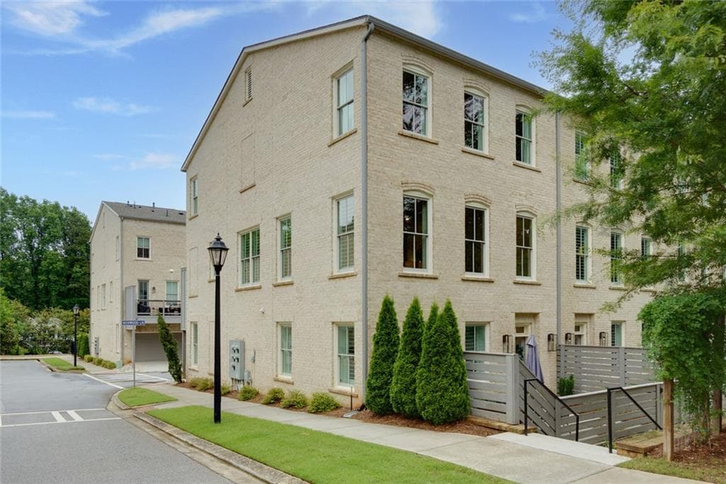 302 Boxwood Lane, Roswell, GA 30075 — most recent listing photo