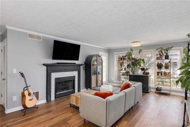2 bedroom, 2 bathroom, 1,100 sq ft condominium sold at 303 Gettysburg Place, Atlanta, GA 30350