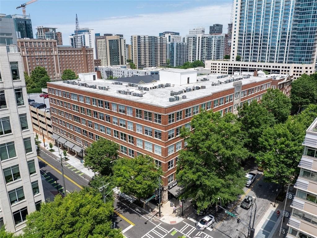 2 bedroom, 2 bathroom, 1,399 sq ft condominium sold at 800 Peachtree Street 8531, Atlanta, GA 30308