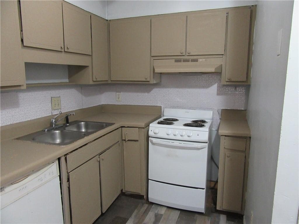 2 bedroom, 2 bathroom, 984 sq ft condominium for sale at 1993 Whitehall Forest Court, Atlanta, GA 30316 — photo 3