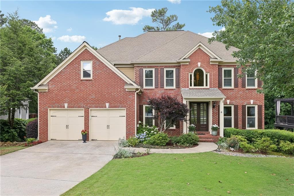 6 bedroom, 4 bathroom, 4,295 sq ft single family residence sold at 4062 Vinings Mill Trail, Smyrna, GA 30080