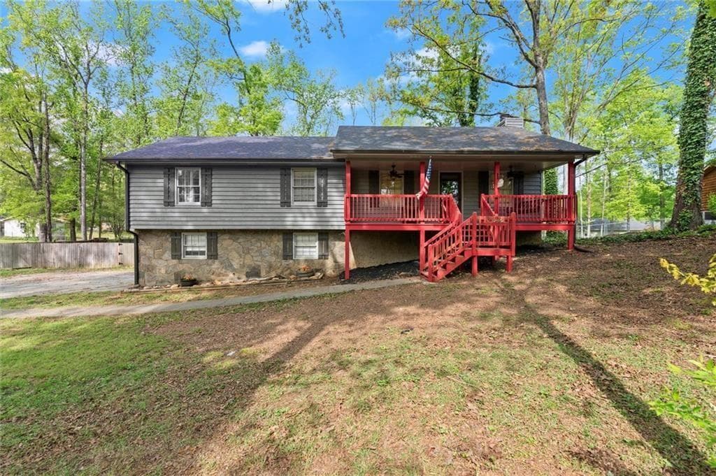 4 bedroom, 2 bathroom single family residence sold at 230 Oakridge Drive, Cartersville, GA 30121