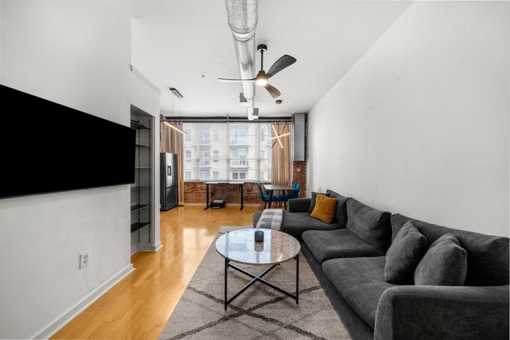 1 bedroom, 1 bathroom, 625 sq ft condominium sold at 800 Peachtree Street 8607, Atlanta, GA 30308