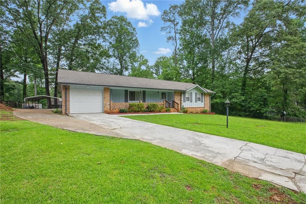 3 bedroom, 2 bathroom single family residence sold at 1960 Oak Leaf Court, Marietta, GA 30008