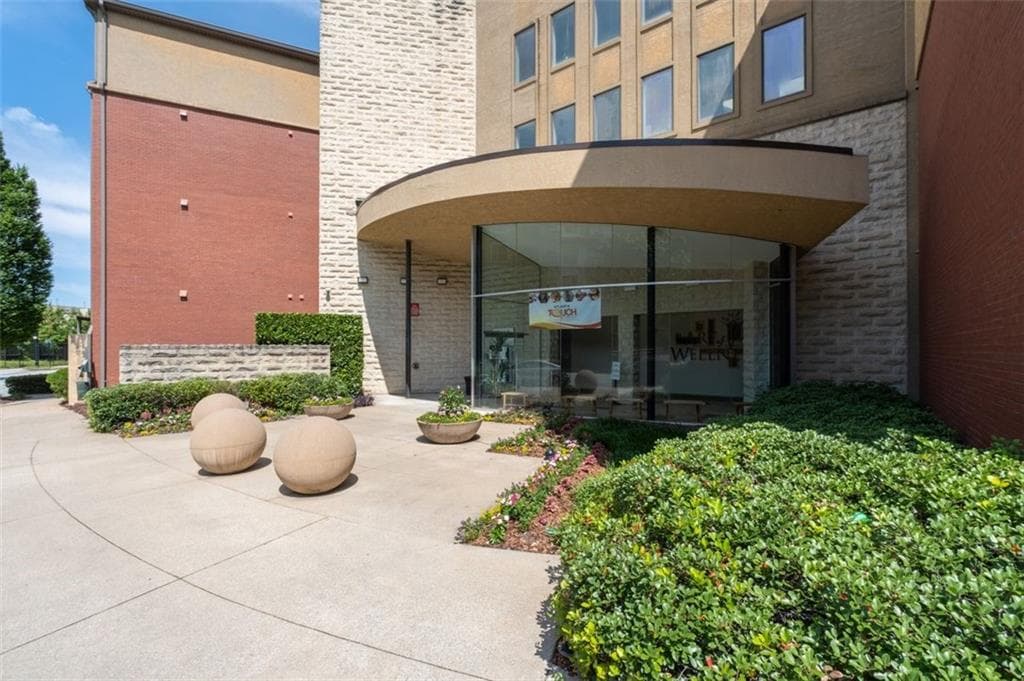 1 bedroom, 1 bathroom, 980 sq ft condominium sold at 400 17TH Street 1321, Atlanta, GA 30363