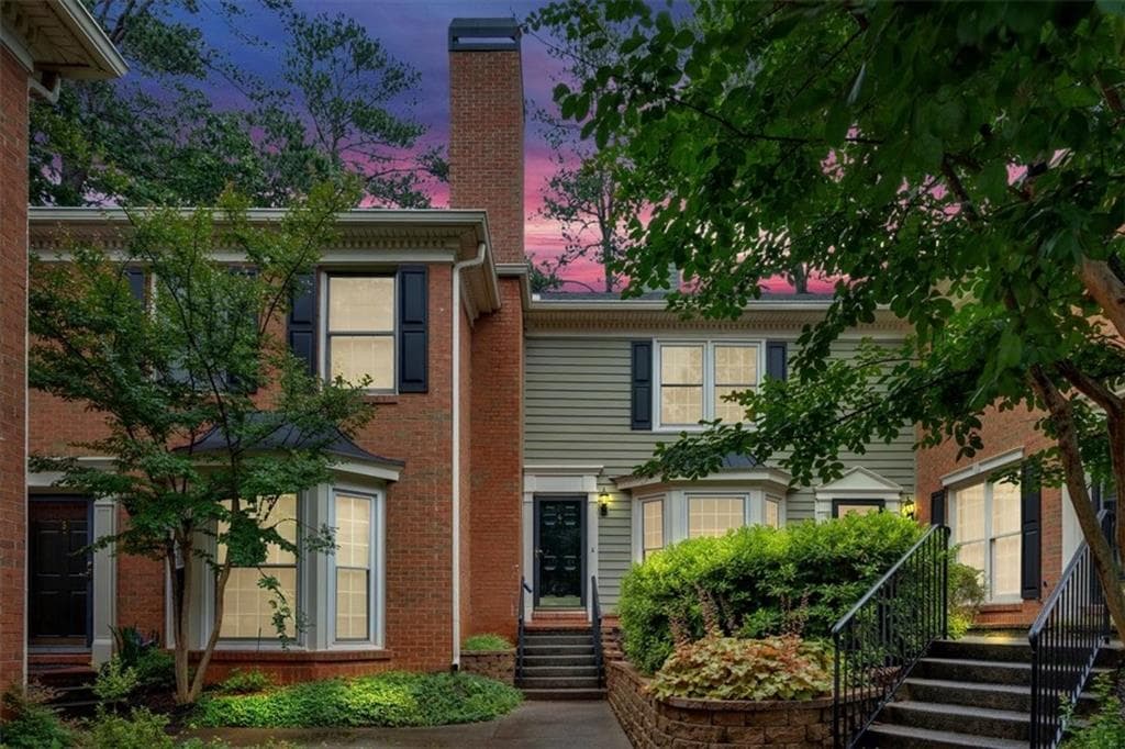 2 bedroom, 3 bathroom, 1,480 sq ft condominium sold at 4 Mount Vernon Circle, Atlanta, GA 30338