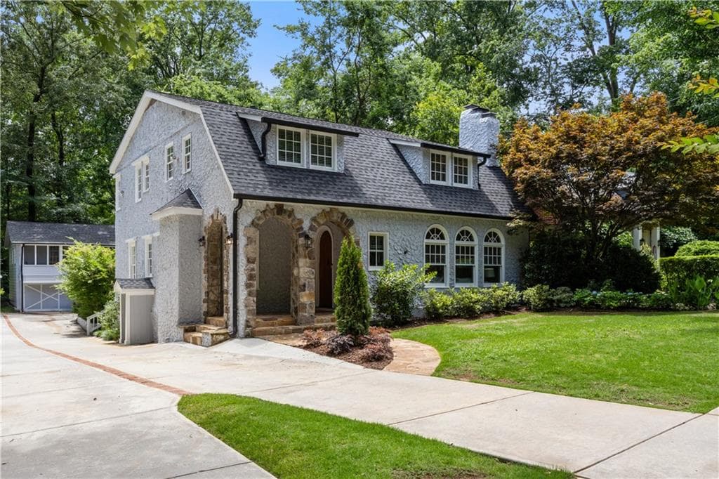 5 bedroom, 4 bathroom, 3,700 sq ft single family residence sold at 1195 Cameron Court, Atlanta, GA 30306