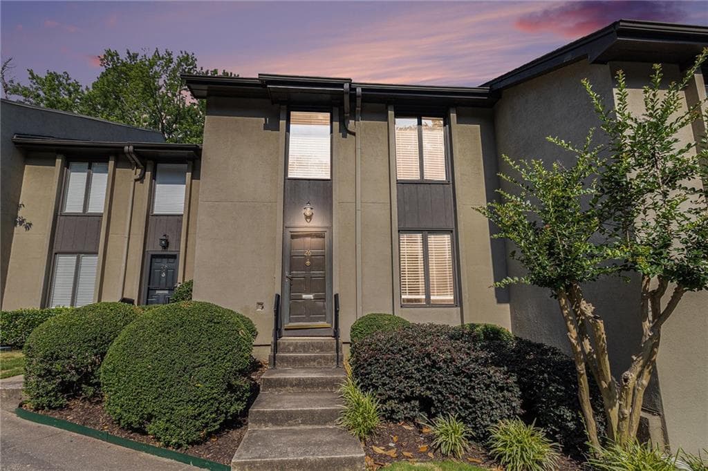 3 bedroom, 4 bathroom, 1,982 sq ft condominium sold at 26 Ivy Parkway, Atlanta, GA 30342