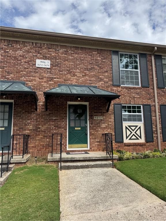 2 bedroom, 2 bathroom, 1,178 sq ft townhouse sold at 5674 Kingsport Drive 4, Atlanta, GA 30342