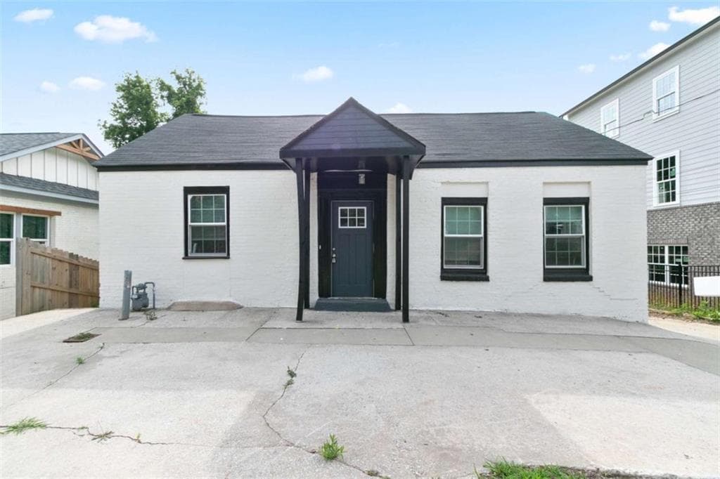 3 bedroom, 2 bathroom, 2,304 sq ft single family residence sold at 3175 Dogwood Drive, Atlanta, GA 30354