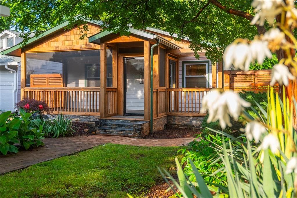 2 bedroom, 2 bathroom, 1,050 sq ft single family residence sold at 625 Kennesaw Avenue, Atlanta, GA 30308