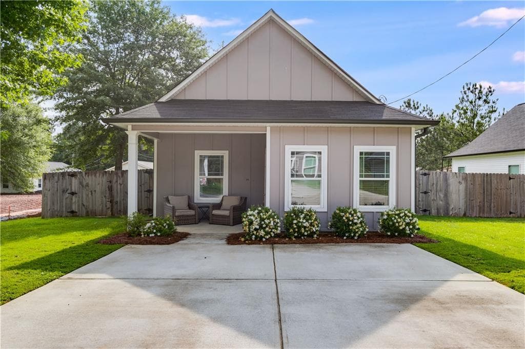 3 bedroom, 2 bathroom single family residence sold at 110 Chalfont Circle, Carrollton, GA 30117