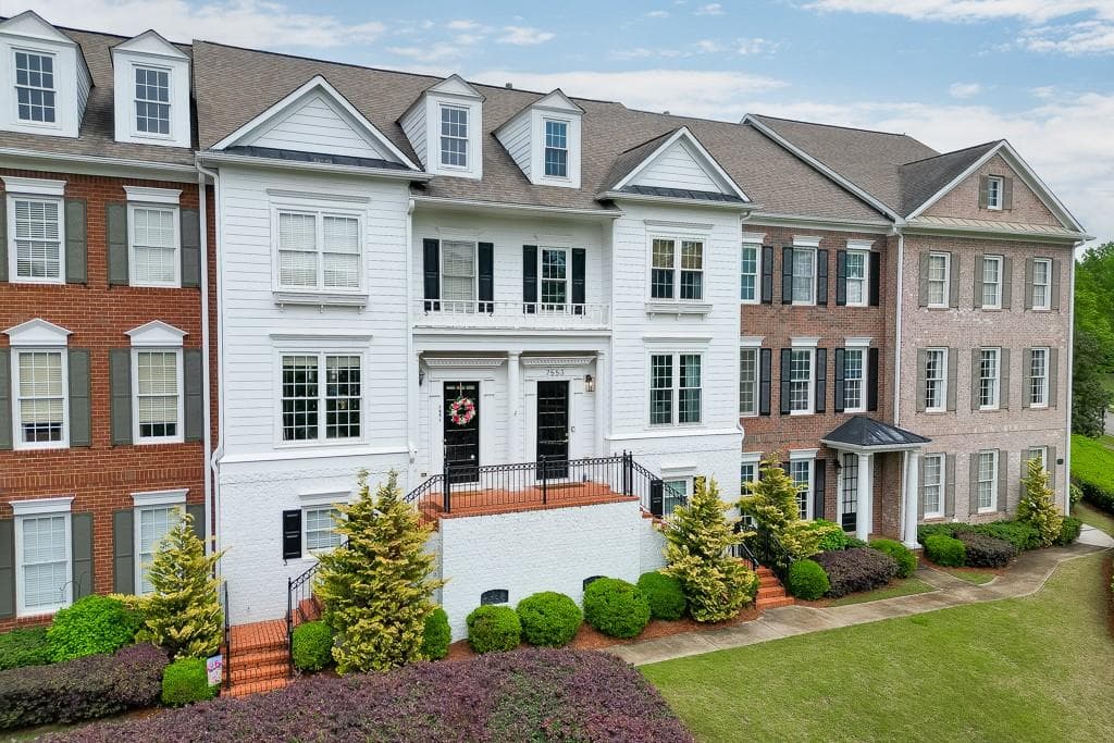 2 bedroom, 3 bathroom townhouse sold at 7553 Grand Reunion Drive, Hoschton, GA 30548