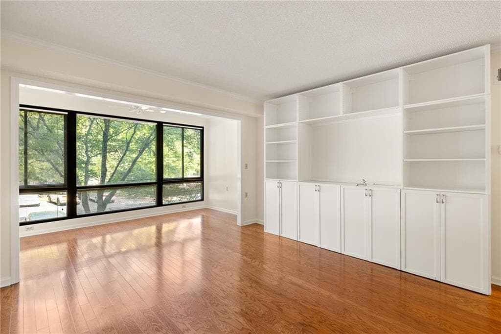 1 bedroom, 1 bathroom, 800 sq ft condominium sold at 1800 Clairmont Lake 216, Decatur, GA 30033