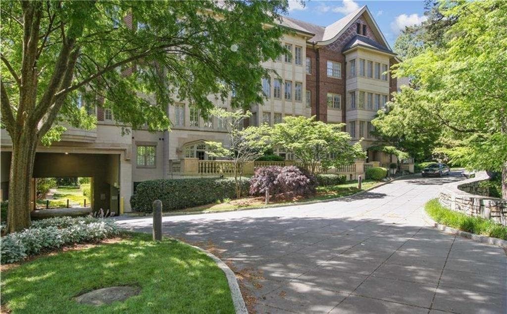 1 bedroom, 1 bathroom, 1,000 sq ft condominium sold at 1717 N Decatur Road 117, Atlanta, GA 30307