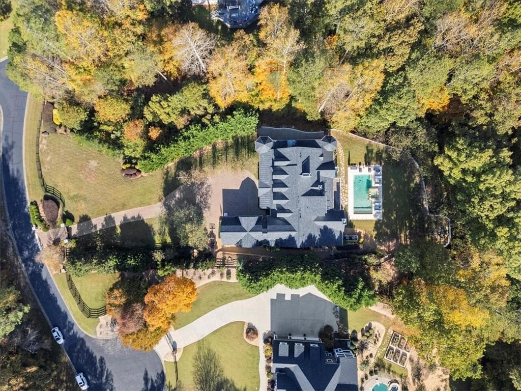 8 bedroom, 8 bathroom, 11,250 sq ft single family residence under contract at 13535 Blakmaral Lane, Milton, GA 30004 — photo 3