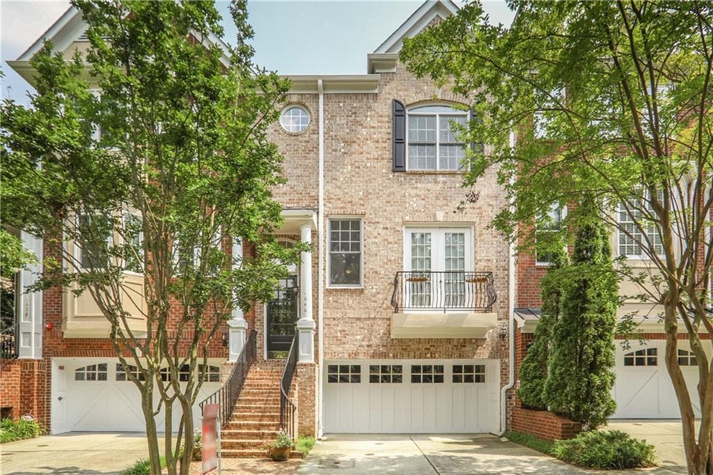3 bedroom, 4 bathroom, 3,267 sq ft townhouse sold at 1040 Emory Parc Place, Decatur, GA 30033