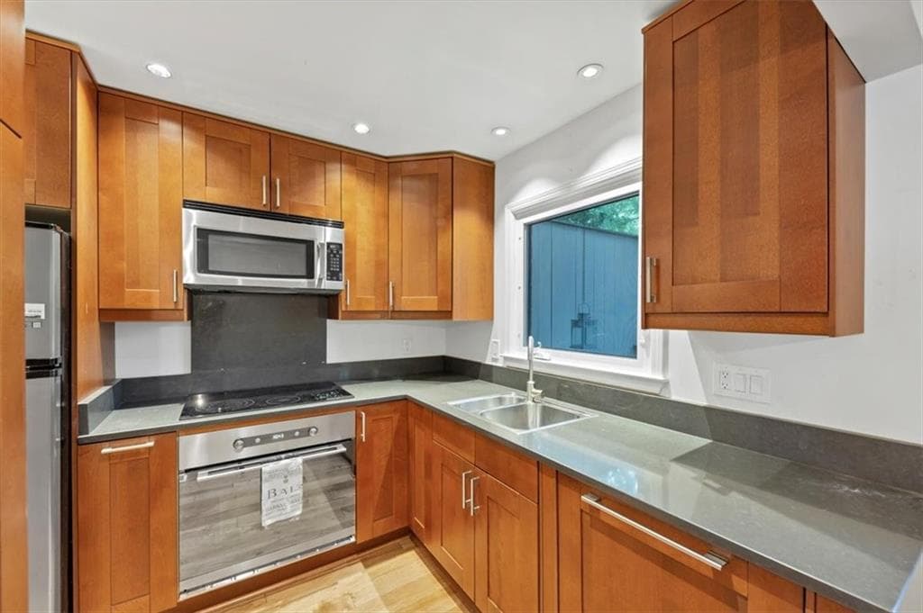 2 bedroom, 2 bathroom, 1,100 sq ft condominium sold at 57 Cantey Place, Atlanta, GA 30327