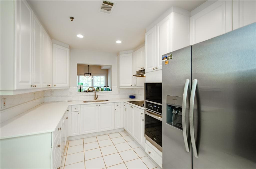 2 bedroom, 2 bathroom, 1,325 sq ft condominium for sale at 211 Colonial Homes Drive 2304, Atlanta, GA 30309 — photo 9
