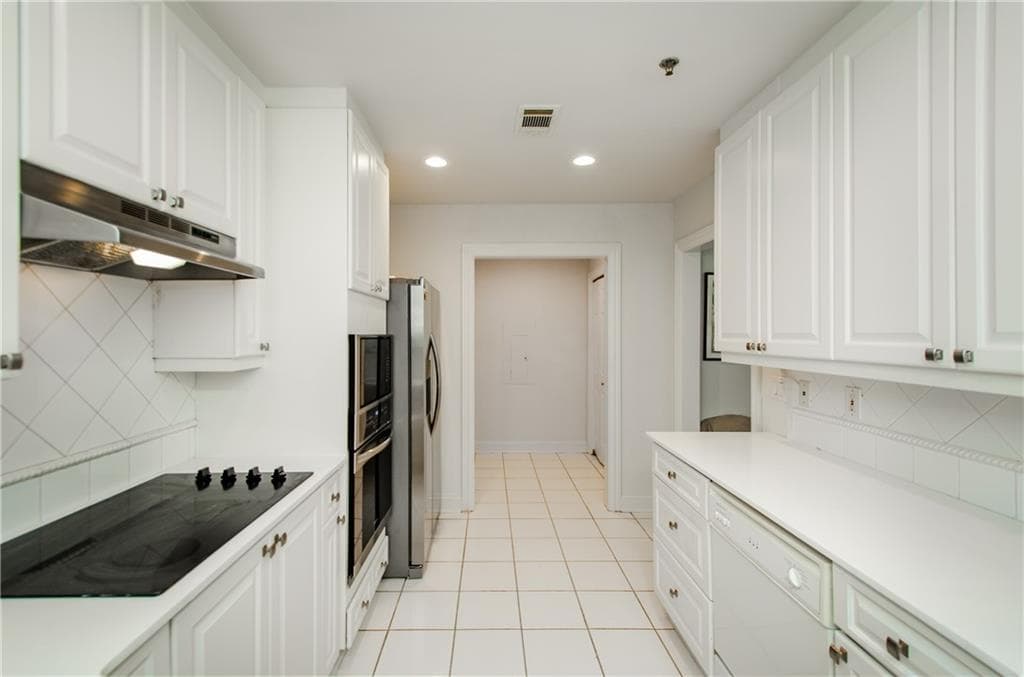 2 bedroom, 2 bathroom, 1,325 sq ft condominium for sale at 211 Colonial Homes Drive 2304, Atlanta, GA 30309 — photo 10