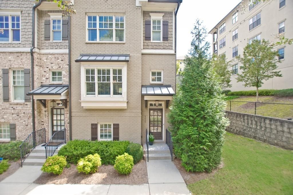 3 bedroom, 4 bathroom, 2,312 sq ft townhouse sold at 4000 Chastain Preserve Way, Atlanta, GA 30342